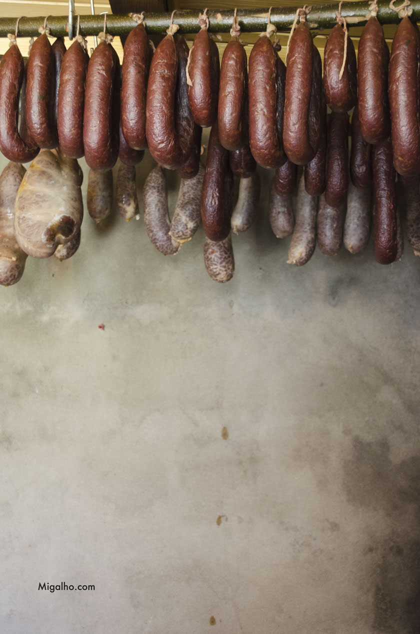 Enchidos no fumeiro. 